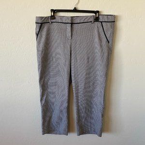 Maurices Plus Black Grey Capri Pants Fun Print!